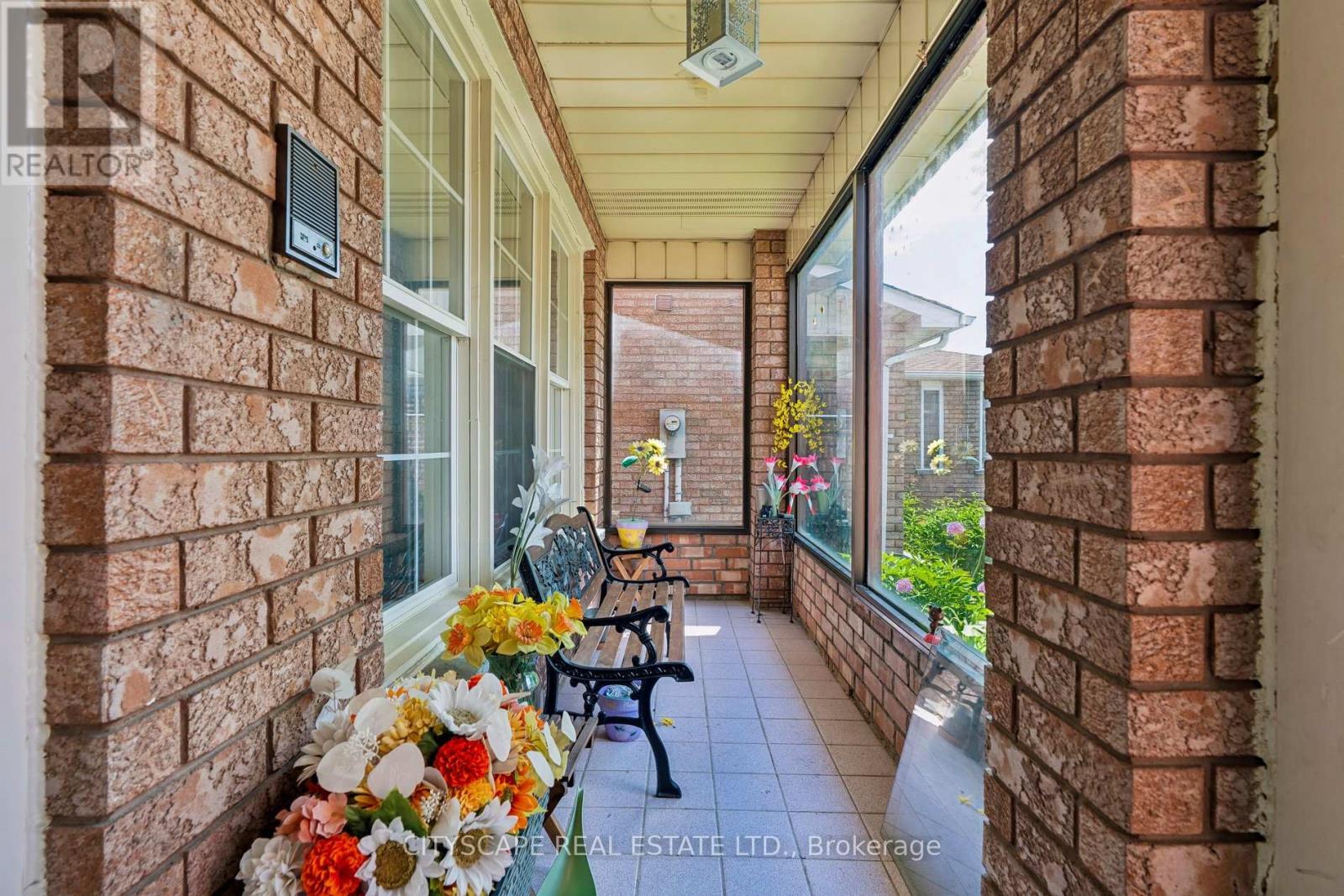 4356 Wakefield Crescent, Mississauga, Ontario  L5C 4N2 - Photo 5 - W13214266