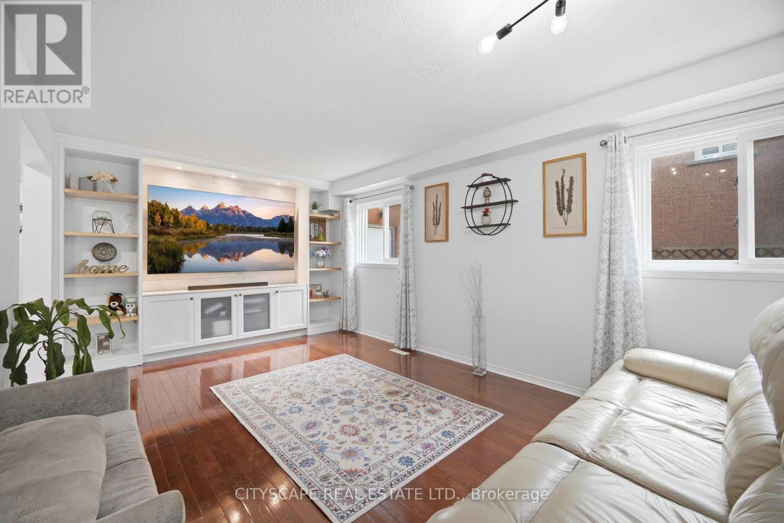 66 Castle Hill Road, Brampton, Ontario  L6X 4E1 - Photo 5 - W13215762
