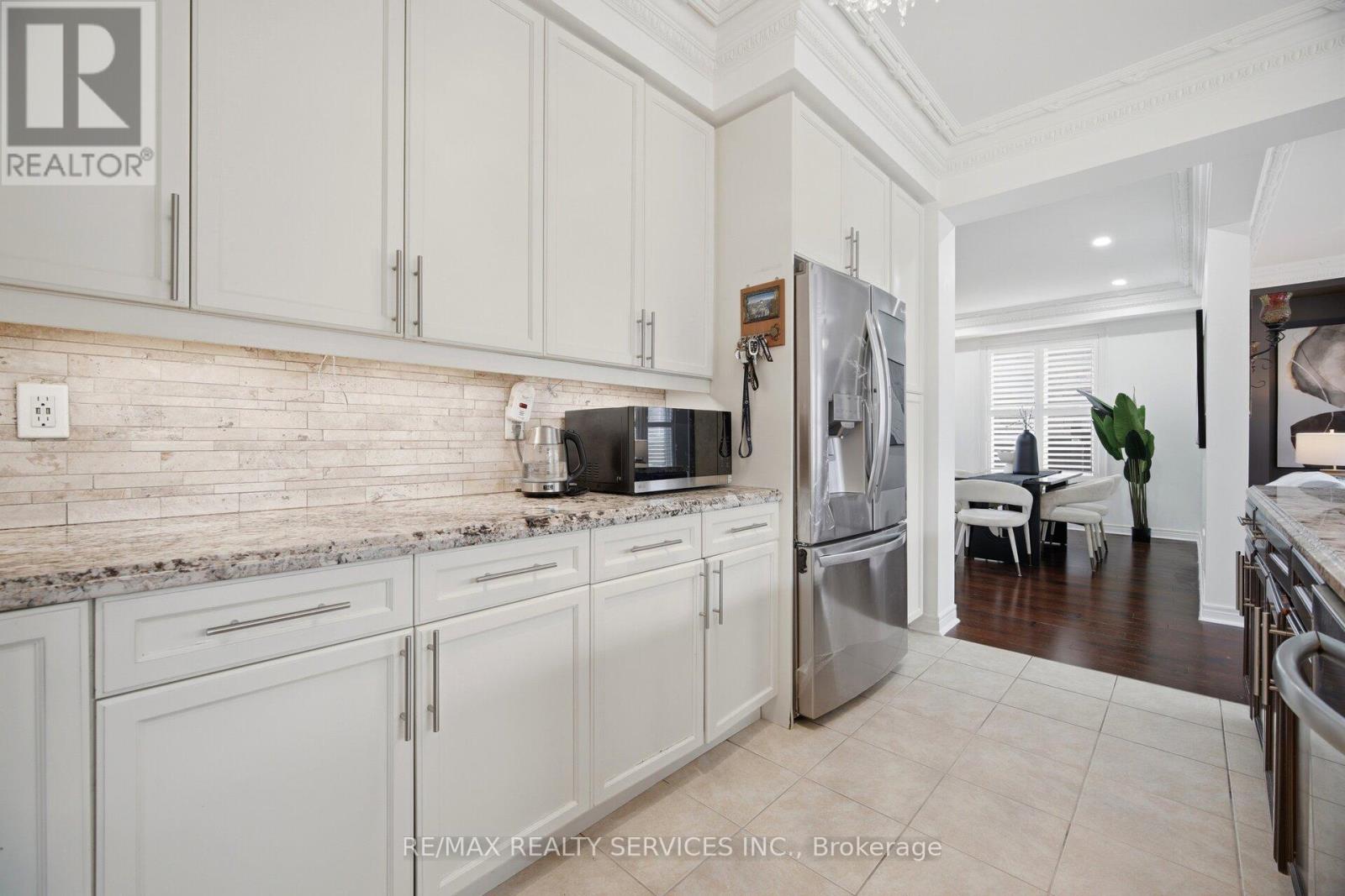 6 Snapdragon Square, Brampton, Ontario  L6P 3K2 - Photo 11 - W13215774