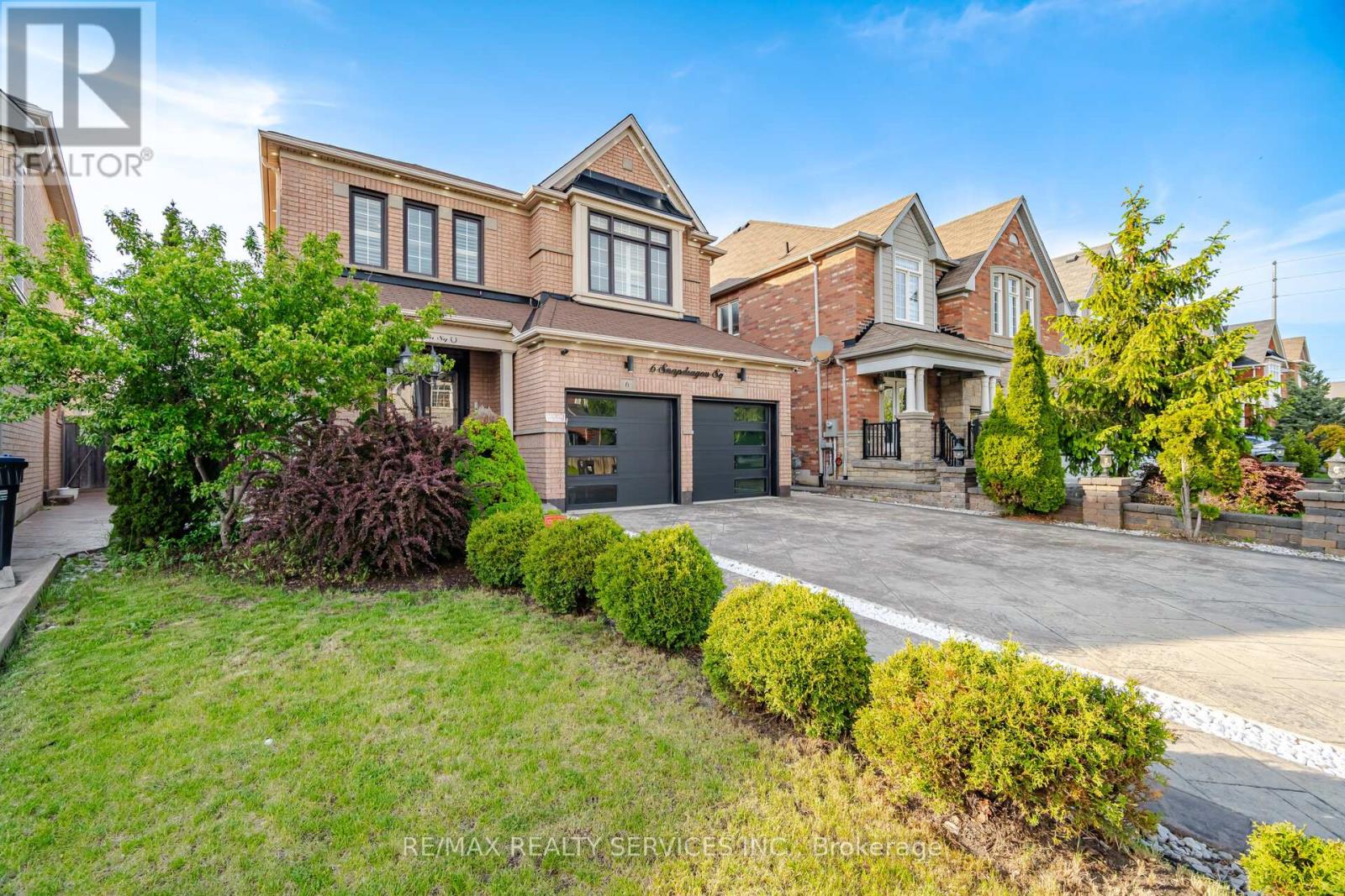 6 Snapdragon Square, Brampton, Ontario  L6P 3K2 - Photo 2 - W13215774