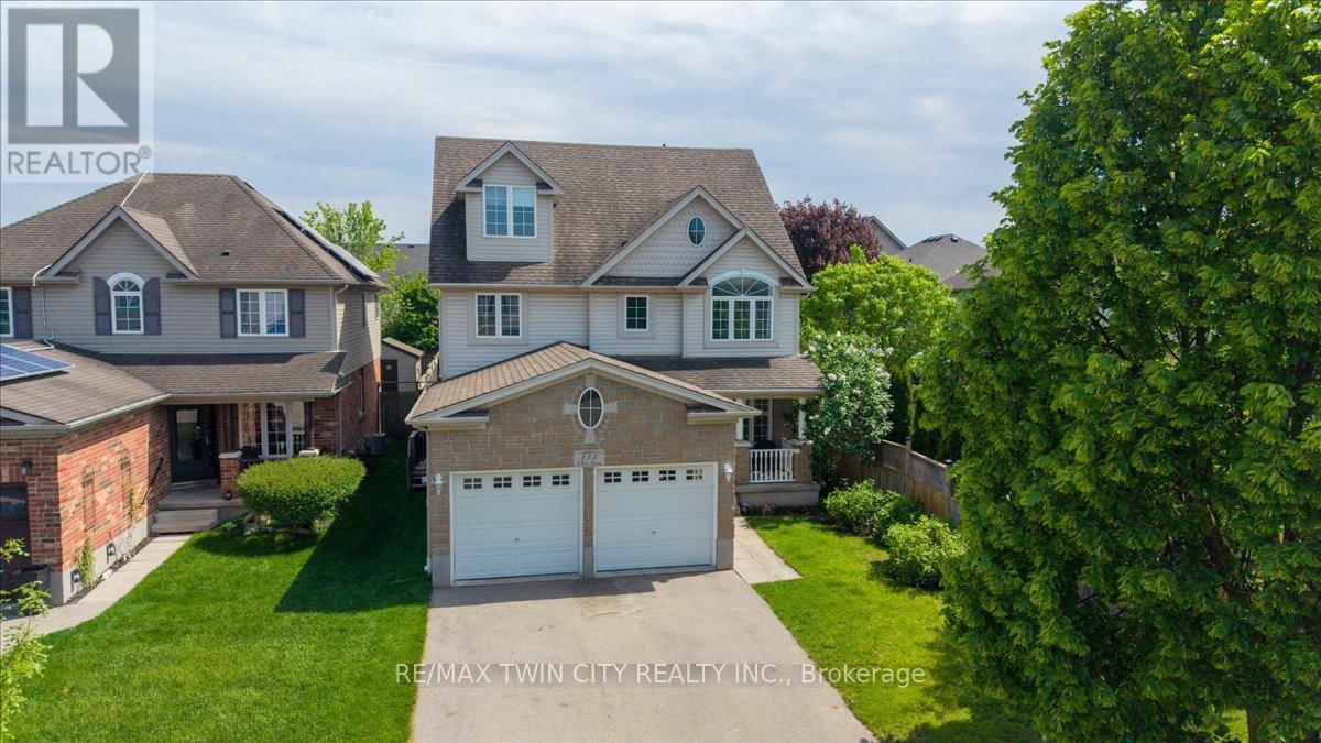 151 Decaro Crescent, Cambridge, Ontario  N3C 4M4 - Photo 3 - X13215702