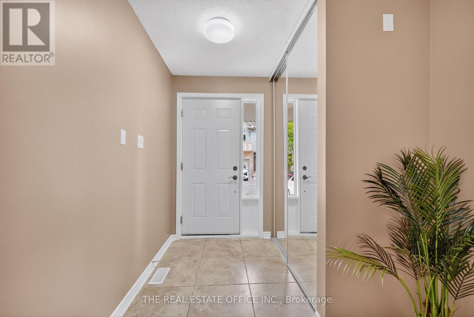106 Corsica Private, Ottawa, Ontario  K1G 5Y1 - Photo 2 - X13215842