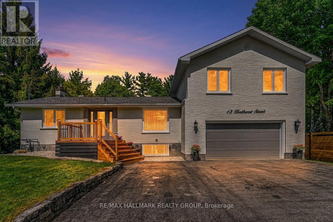 13 BATHURST STREET, Ottawa, Ontario