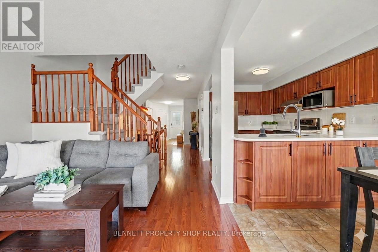 330 Laguna Street, Ottawa, Ontario K1T 0L1 - Photo 2 - X13215960