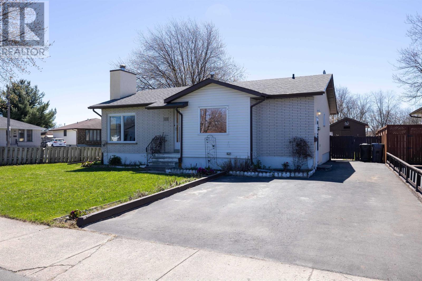 125 Conestoga St, Thunder Bay, Ontario  P7C 5S9 - Photo 1 - TB2601266