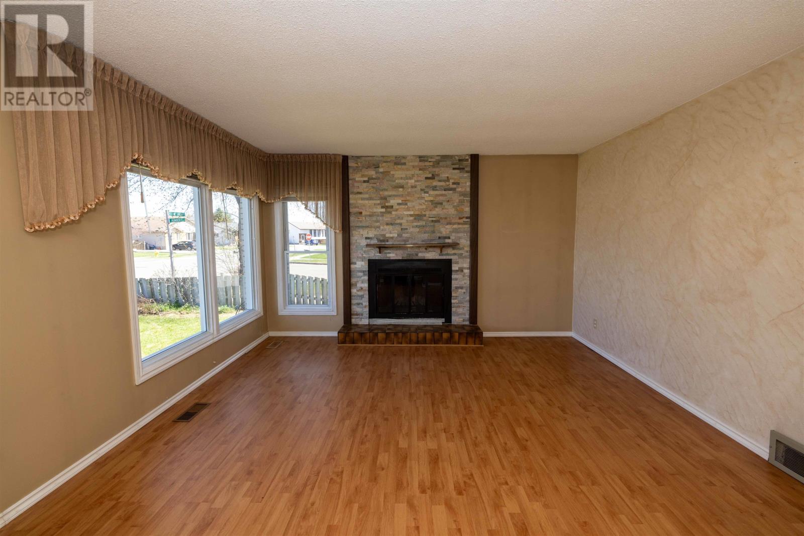 125 Conestoga St, Thunder Bay, Ontario  P7C 5S9 - Photo 3 - TB2601266