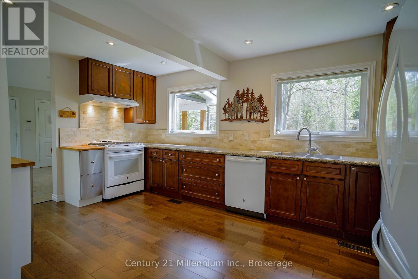 58 Cedarlane Drive, Wasaga Beach, Ontario  L9Z 2S1 - Photo 11 - S13215938