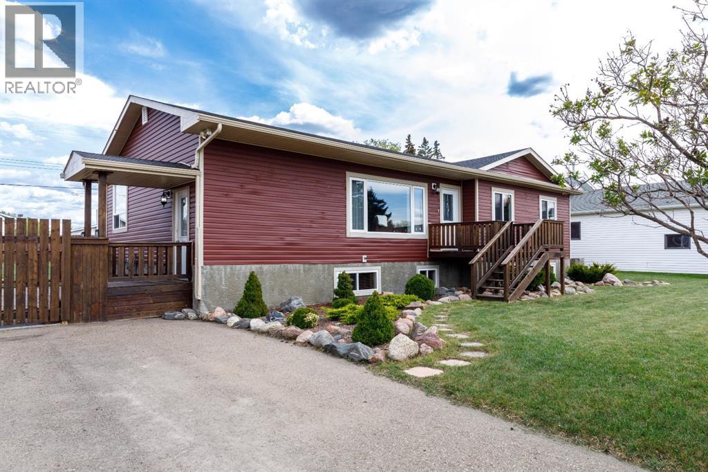 1805 27 Avenue, Delburne, Alberta  T0M 0v0 - Photo 3 - A2315635