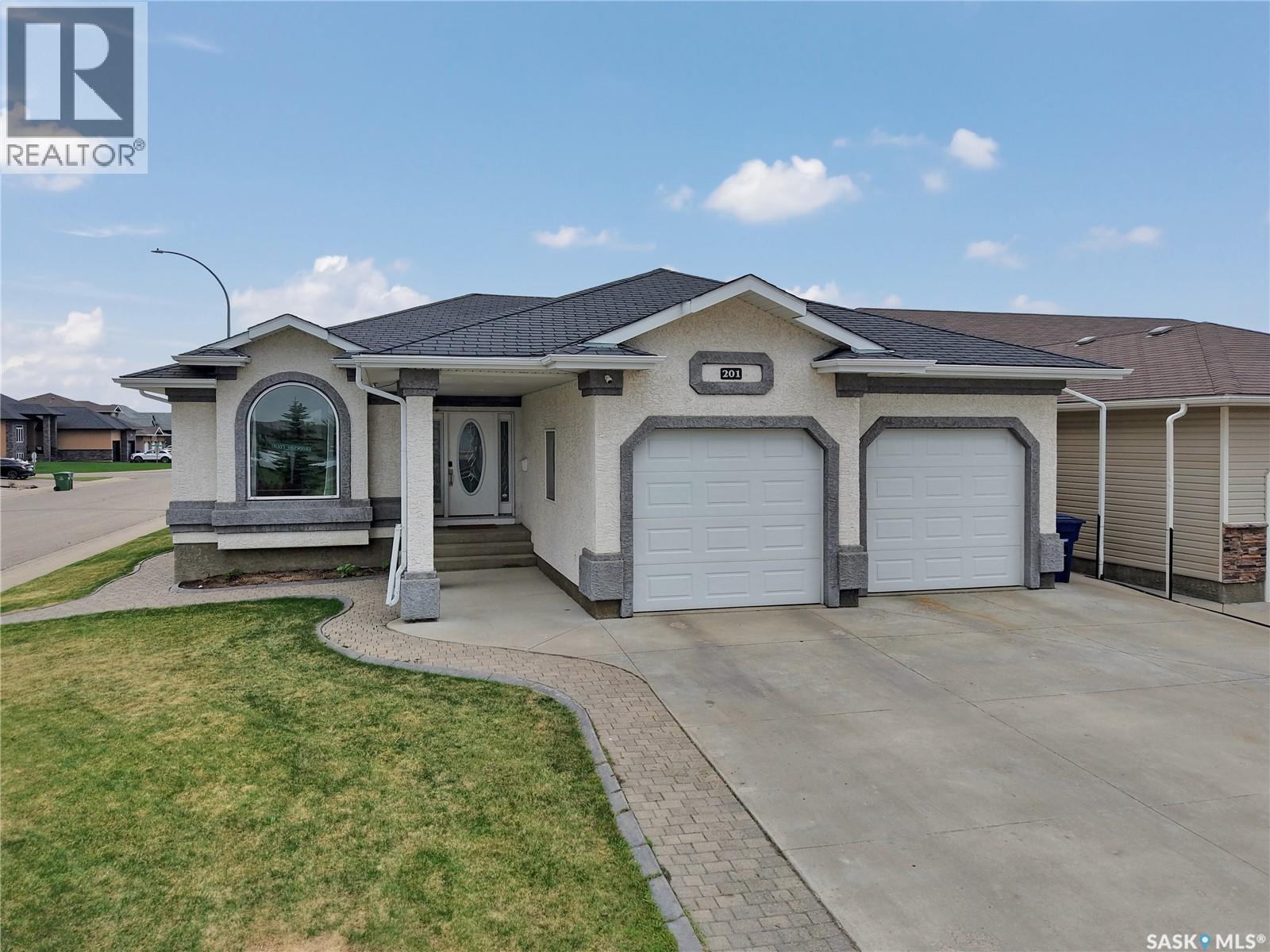201 Brookside Court, Warman, Saskatchewan  S0K 0A1 - Photo 2 - SK034853