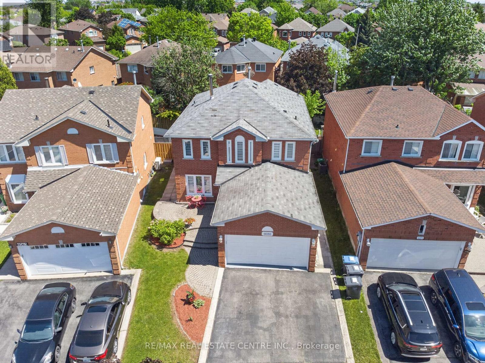 6059 Gemini Crescent, Mississauga, Ontario  L5N 6B6 - Photo 2 - W13215878
