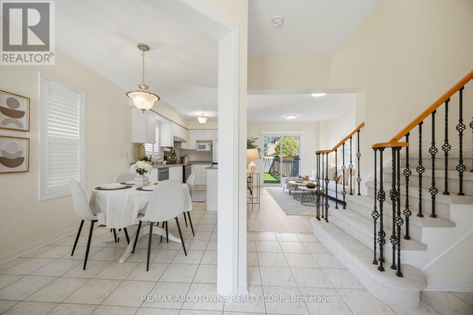2029 Blue Jay Boulevard, Oakville, Ontario  L6M 3R4 - Photo 4 - W13215888