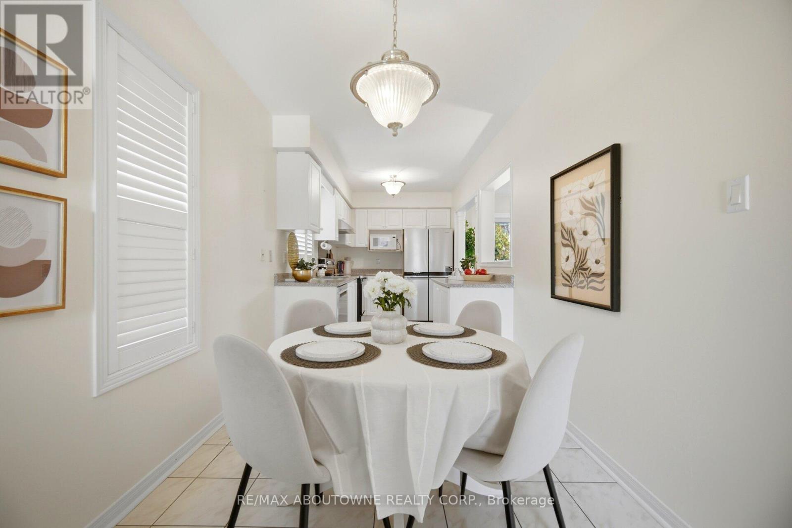 2029 Blue Jay Boulevard, Oakville, Ontario  L6M 3R4 - Photo 6 - W13215888