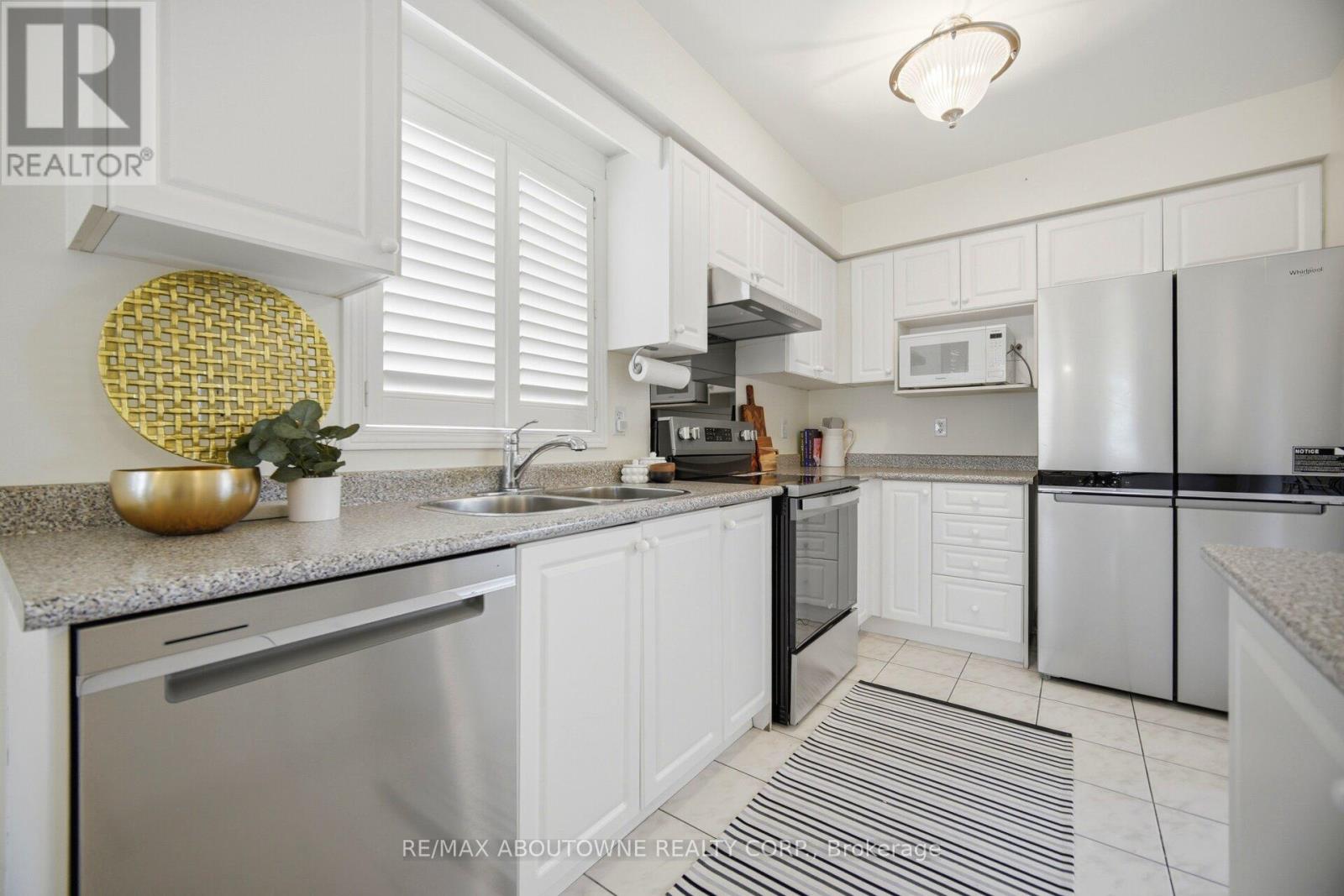 2029 Blue Jay Boulevard, Oakville, Ontario  L6M 3R4 - Photo 8 - W13215888