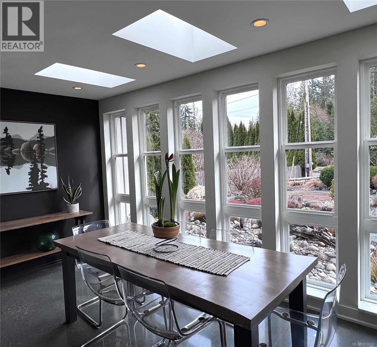 3881 Charlton Dr, Qualicum Beach, British Columbia  V9K 1Z3 - Photo 3 - 1038697