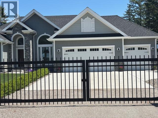 7255 Dunwaters Road, Kelowna, British Columbia  V1Z 3W4 - Photo 2 - 10379923
