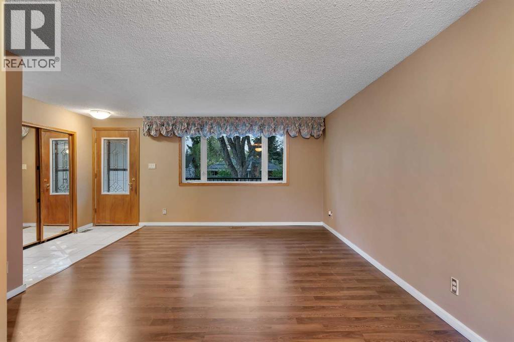 3027 Brentwood Boulevard Nw, Calgary, Alberta  T2L 1J6 - Photo 10 - A2314913