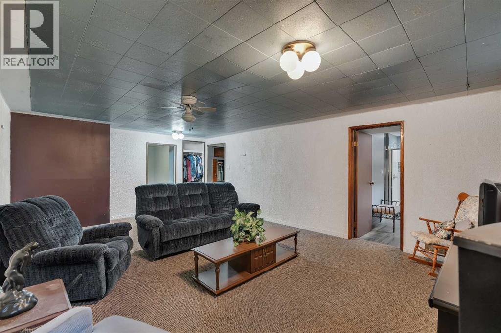 3027 Brentwood Boulevard Nw, Calgary, Alberta  T2L 1J6 - Photo 32 - A2314913