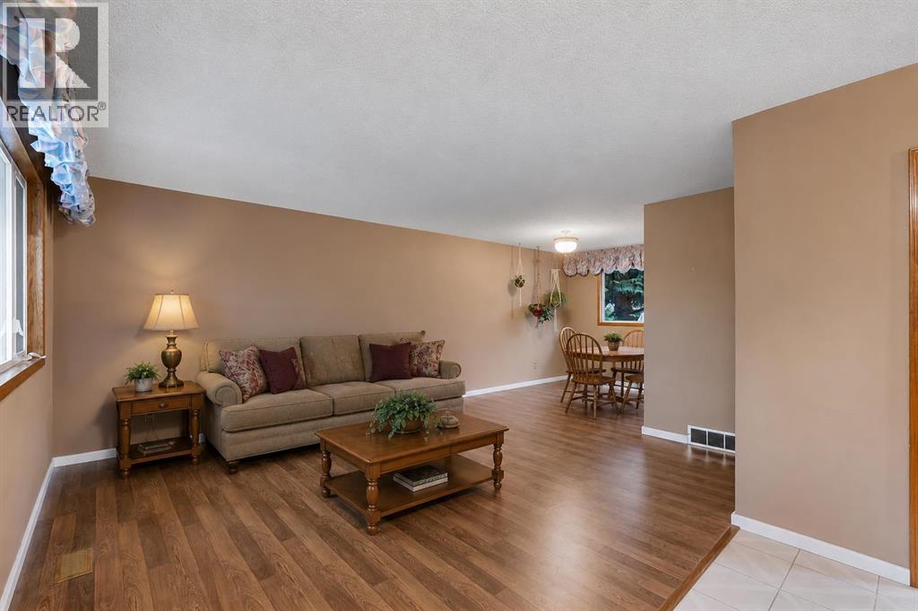3027 Brentwood Boulevard Nw, Calgary, Alberta  T2L 1J6 - Photo 8 - A2314913