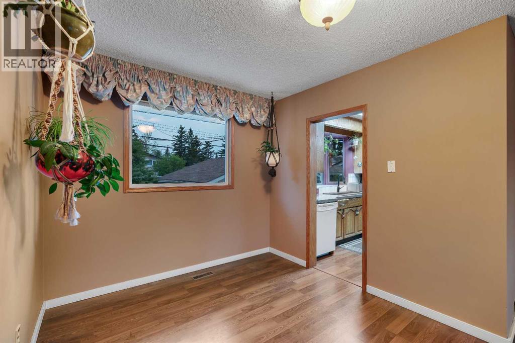 3027 Brentwood Boulevard Nw, Calgary, Alberta  T2L 1J6 - Photo 11 - A2314913