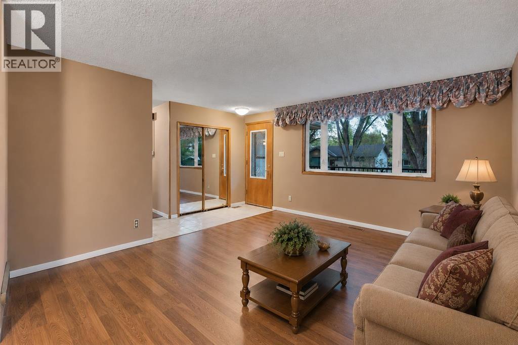 3027 Brentwood Boulevard Nw, Calgary, Alberta  T2L 1J6 - Photo 6 - A2314913