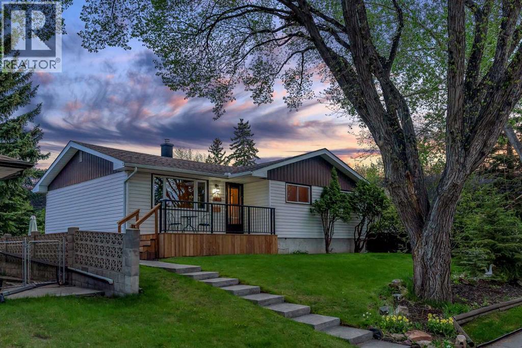 3027 Brentwood Boulevard Nw, Calgary, Alberta  T2L 1J6 - Photo 2 - A2314913