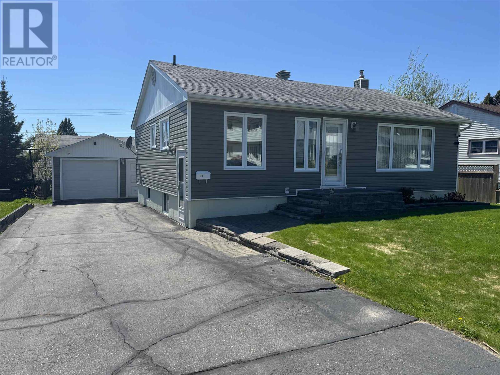 16 Brown RD, Elliot Lake, Ontario