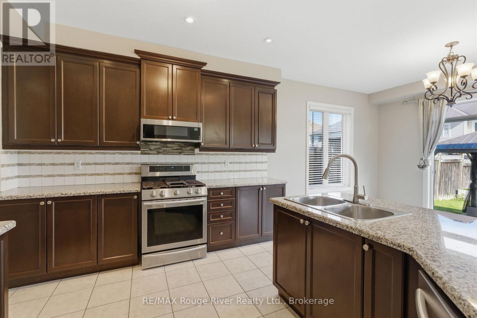 138 Kersey Crescent, Clarington, Ontario  L1J 4Z2 - Photo 10 - E13216004