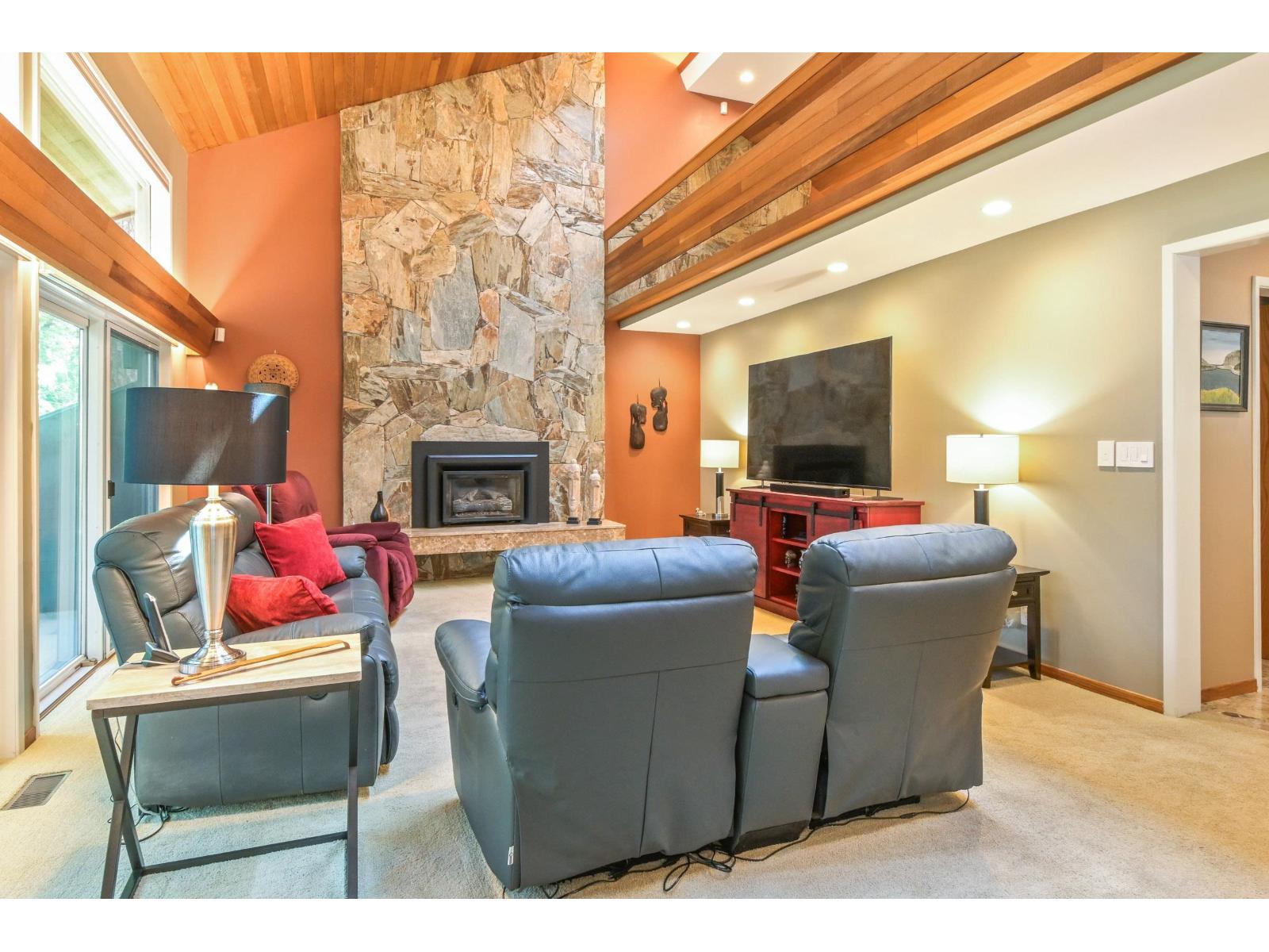23951 58a Place, Langley, British Columbia  V2Z 1A5 - Photo 3 - R3129282