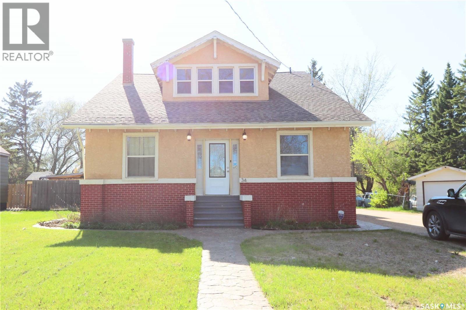 34 Laurier Avenue, Yorkton, Saskatchewan  S3N 1T7 - Photo 2 - SK037494