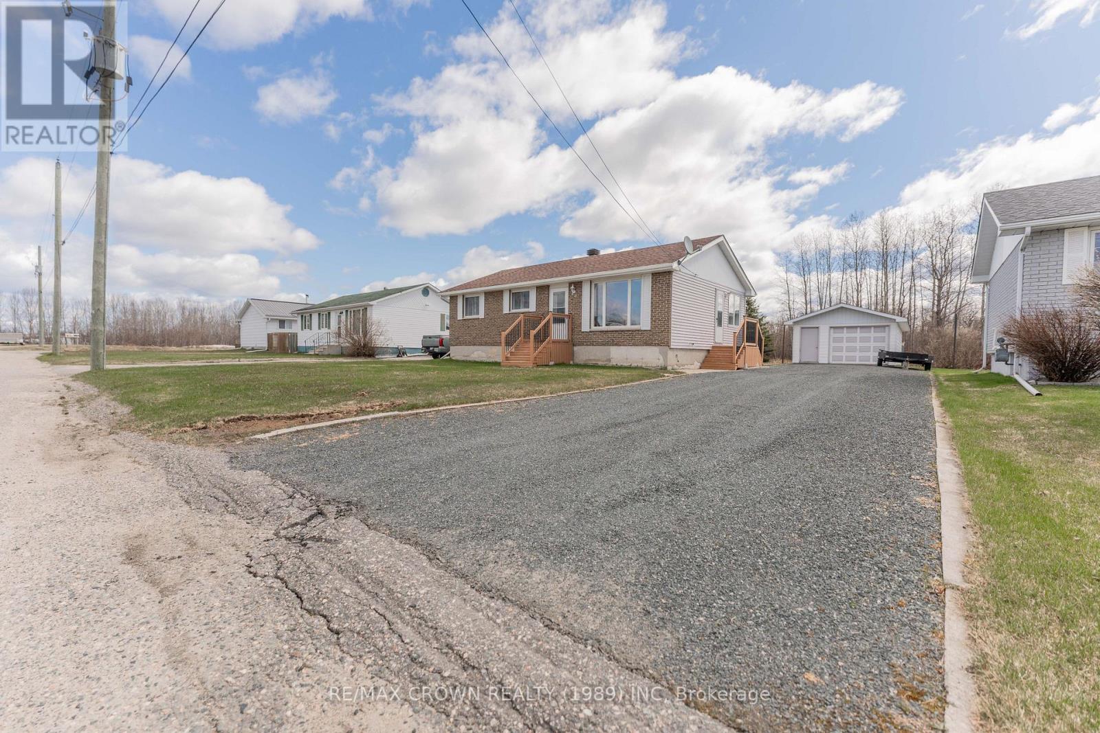 47 BRETON CRESCENT, Smooth Rock Falls, Ontario