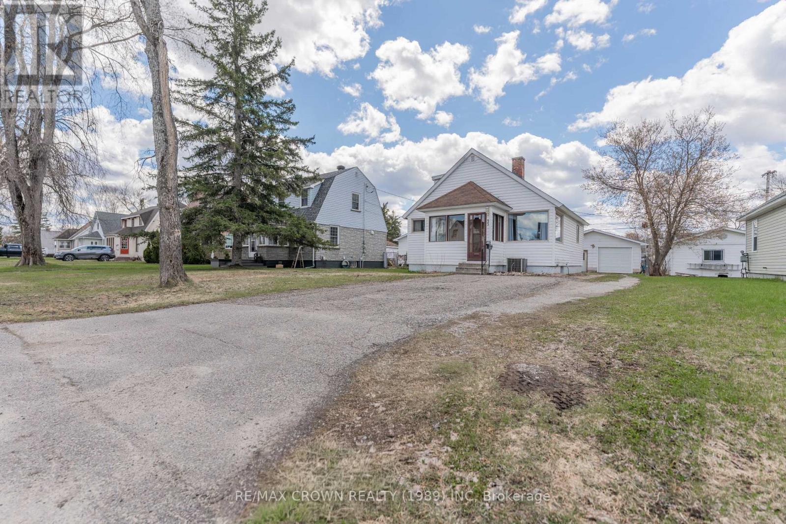 35 Bowman Avenue, Kapuskasing, Ontario  P5N 1M9 - Photo 1 - T13216008