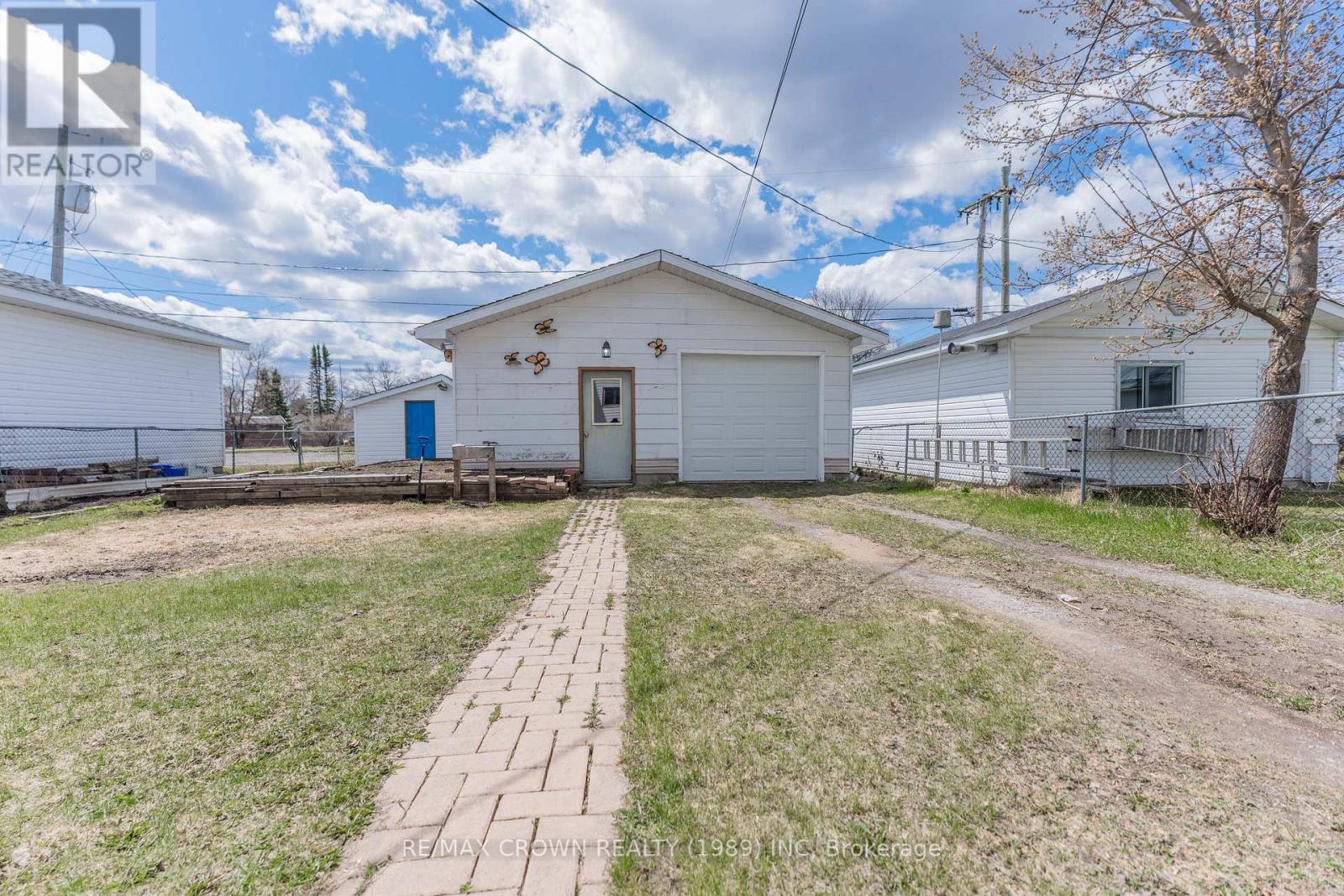 35 Bowman Avenue, Kapuskasing, Ontario  P5N 1M9 - Photo 3 - T13216008
