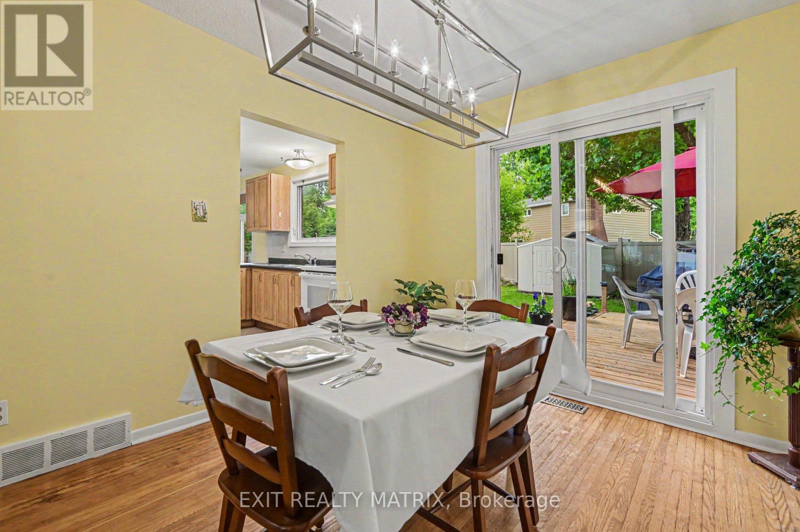 18 Highpark Crescent, Ottawa, Ontario  K1B 3G8 - Photo 10 - X13216016
