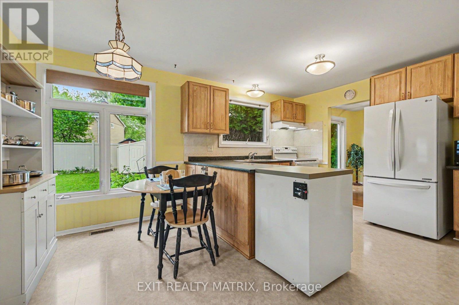 18 Highpark Crescent, Ottawa, Ontario  K1B 3G8 - Photo 12 - X13216016