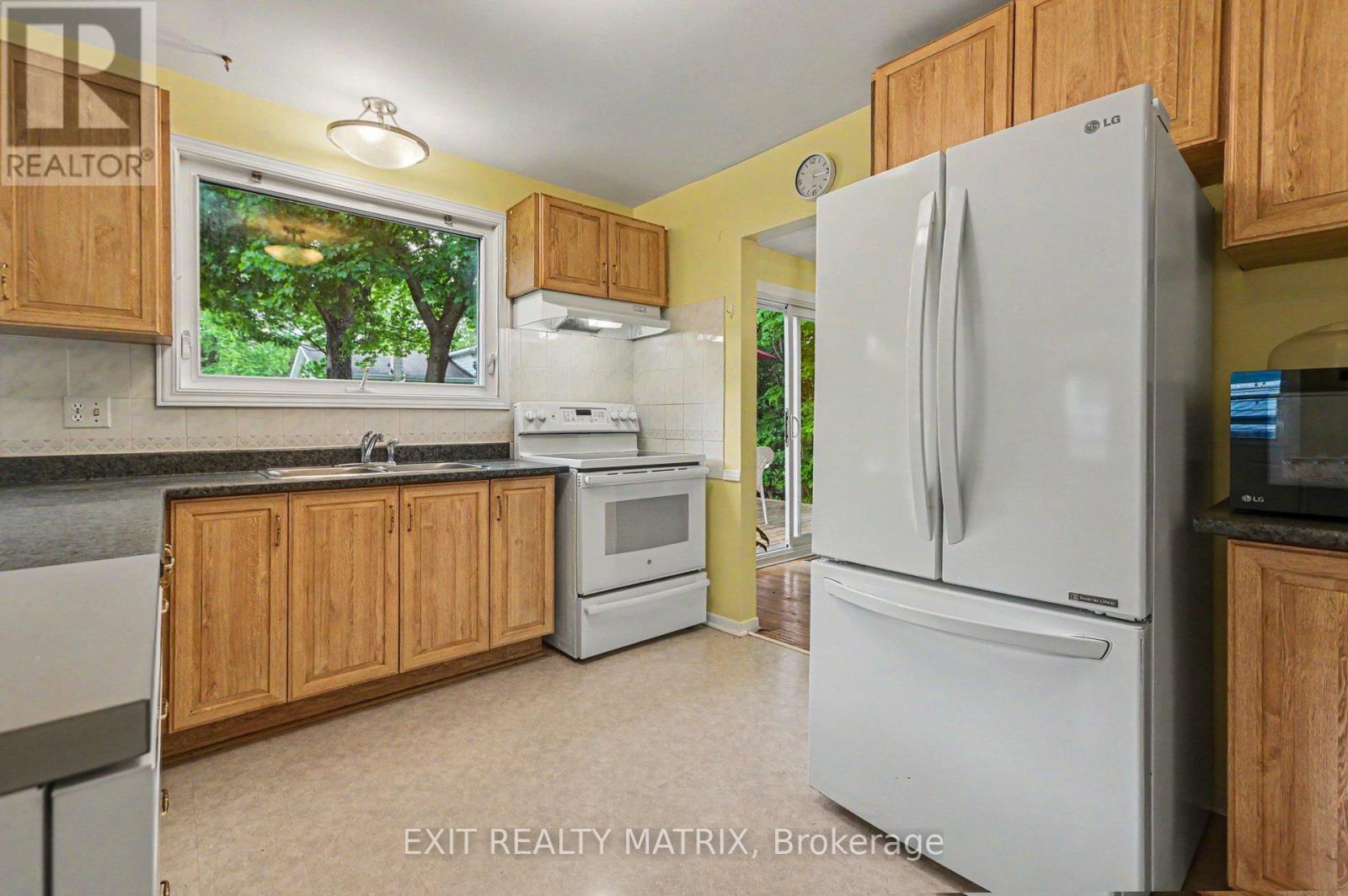 18 Highpark Crescent, Ottawa, Ontario  K1B 3G8 - Photo 13 - X13216016