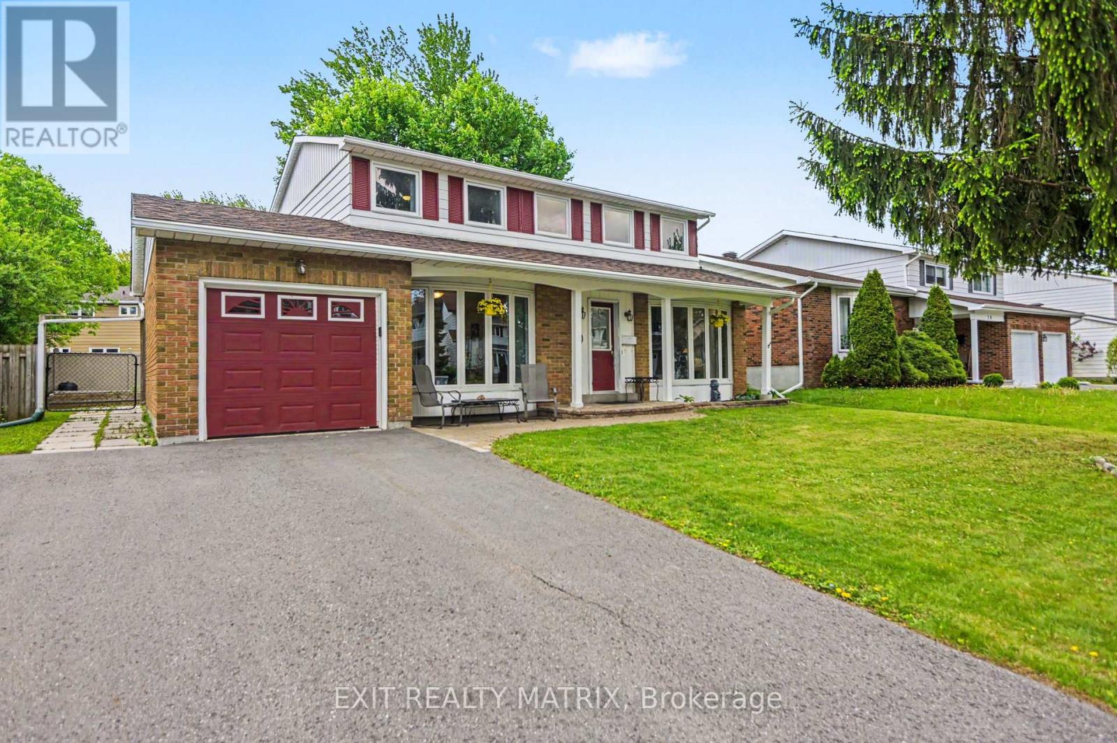 18 Highpark Crescent, Ottawa, Ontario  K1B 3G8 - Photo 3 - X13216016