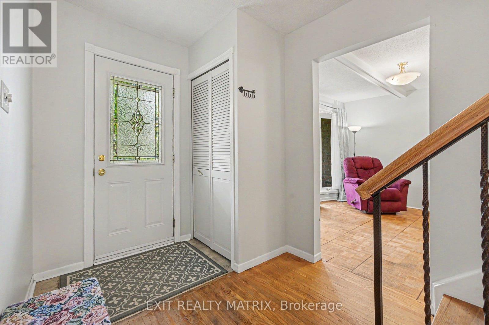 18 Highpark Crescent, Ottawa, Ontario  K1B 3G8 - Photo 4 - X13216016