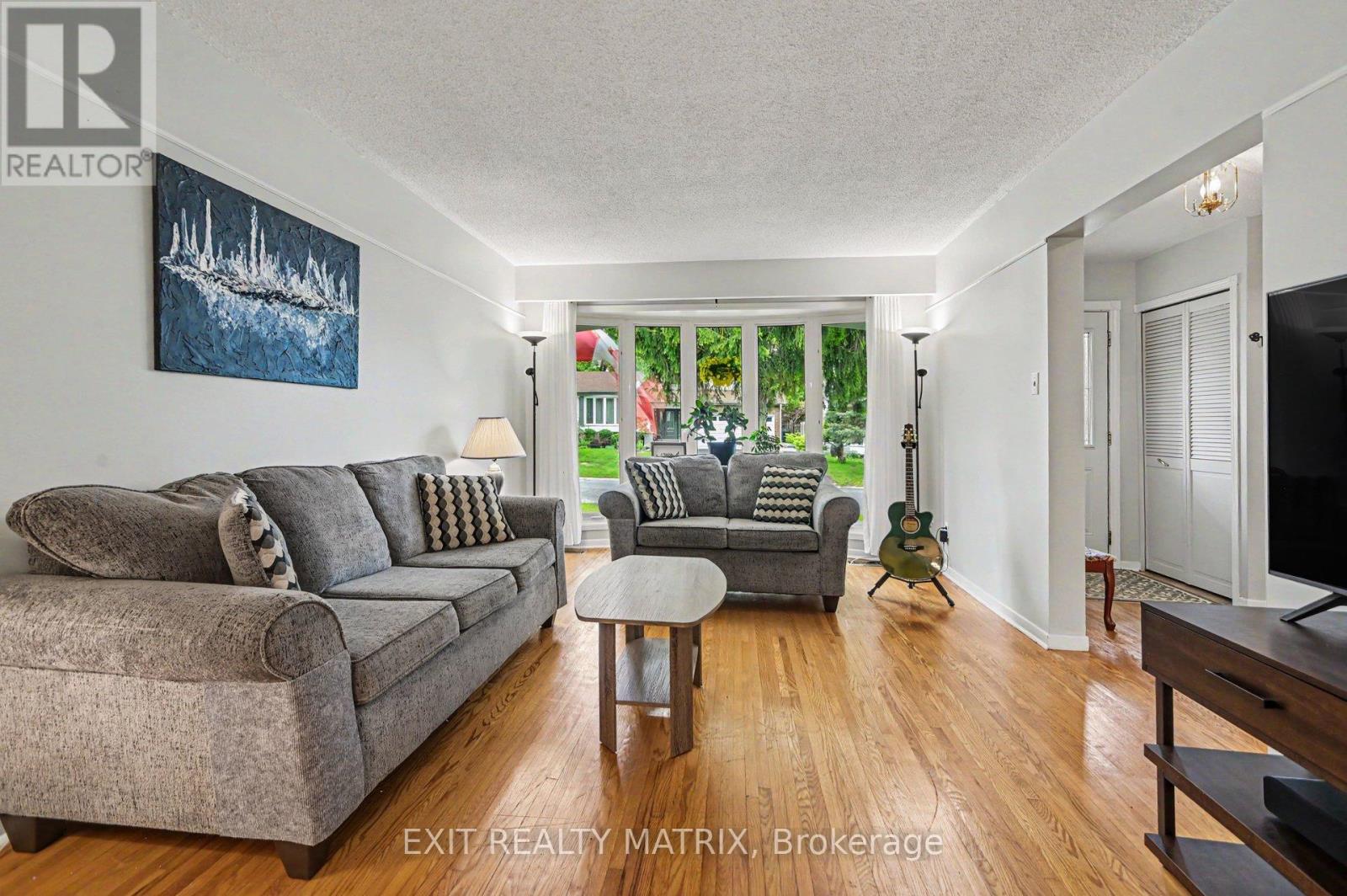 18 Highpark Crescent, Ottawa, Ontario  K1B 3G8 - Photo 6 - X13216016
