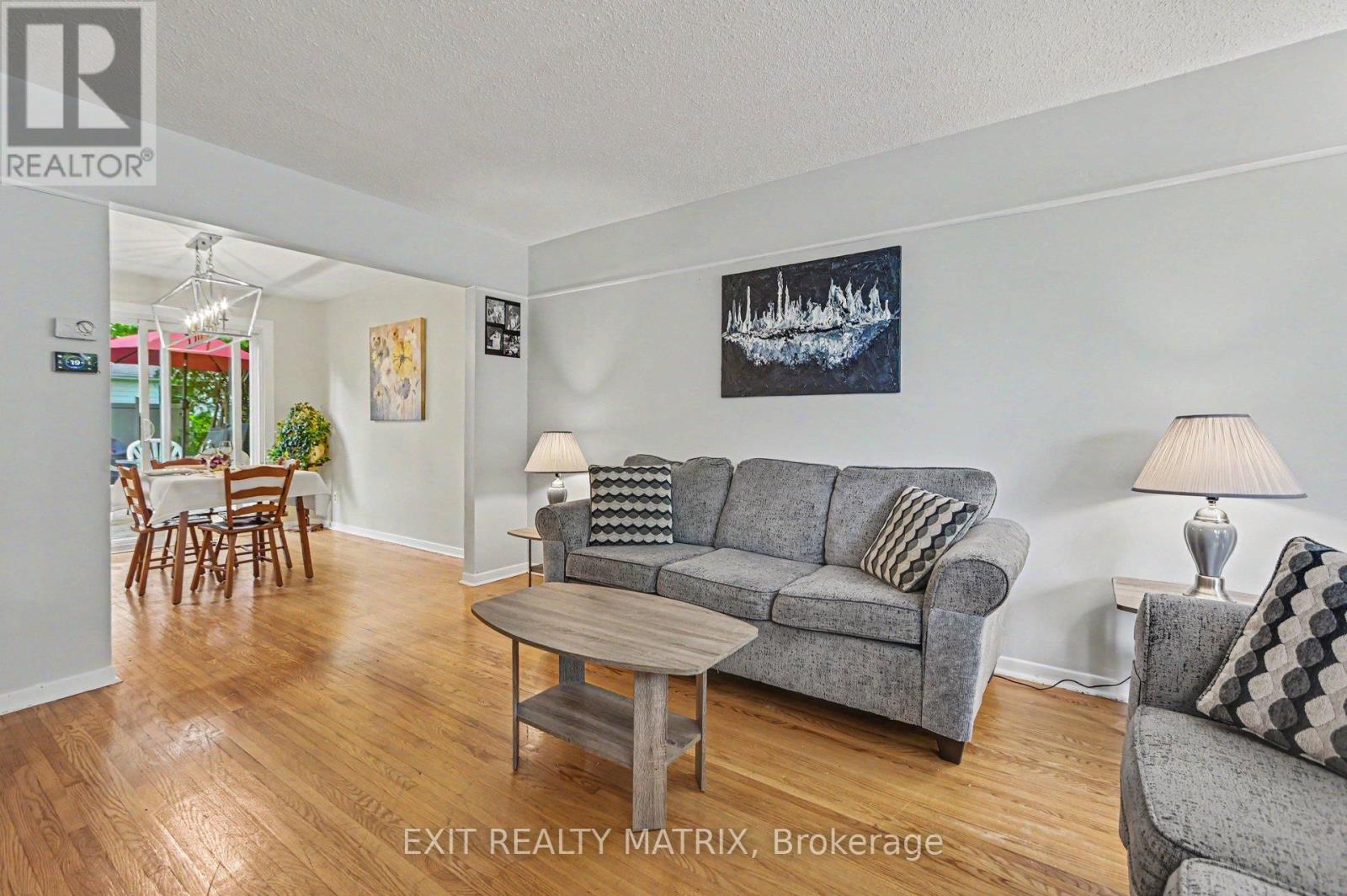 18 Highpark Crescent, Ottawa, Ontario  K1B 3G8 - Photo 8 - X13216016