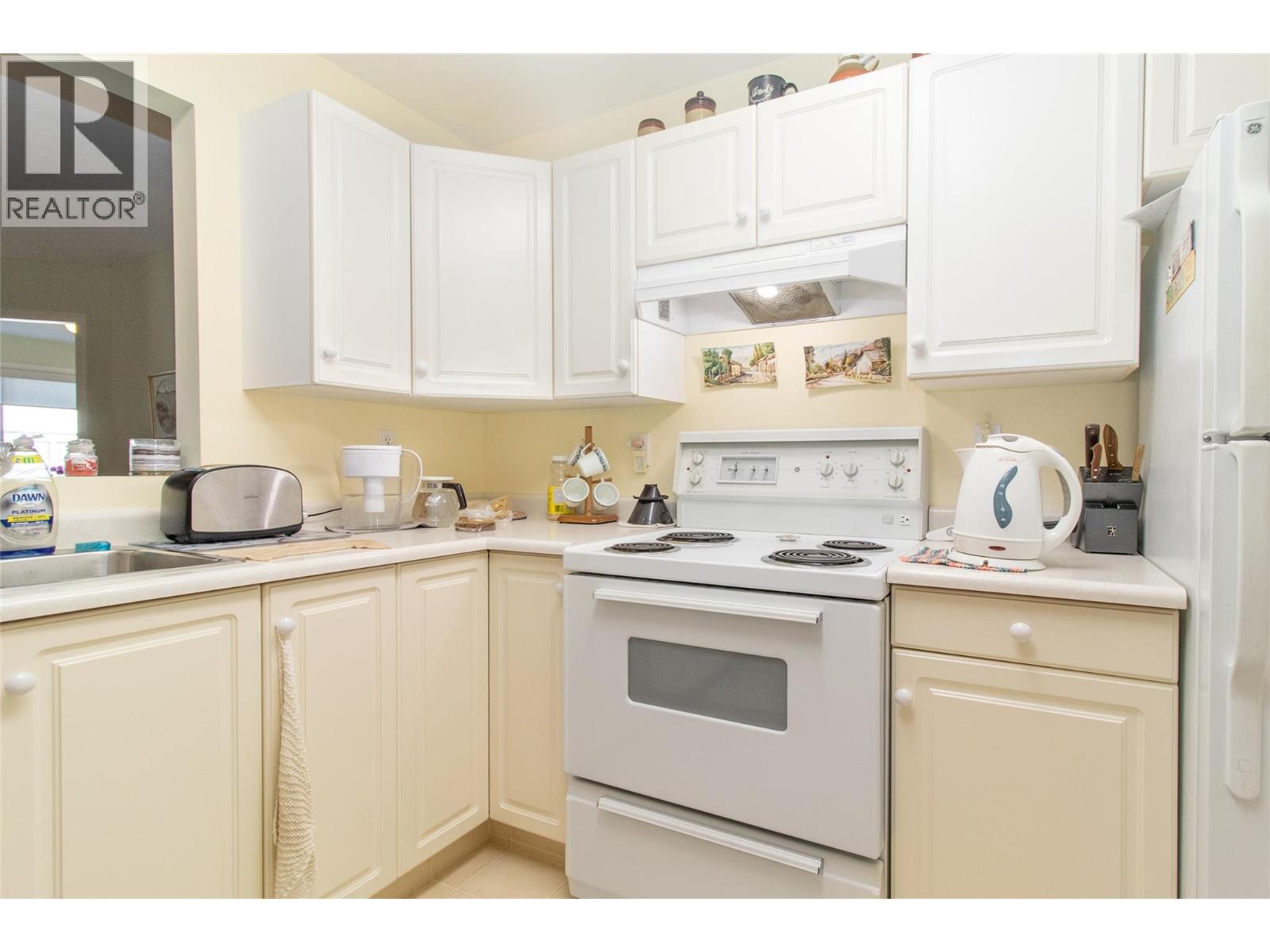 920 Glenwood Avenue Unit# 103, Kelowna, British Columbia  V1Y 9P2 - Photo 3 - 10389135