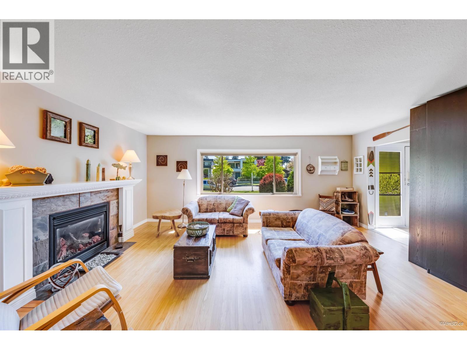 1140 W 20th Street, North Vancouver, British Columbia  V7P 2B7 - Photo 8 - R3128560