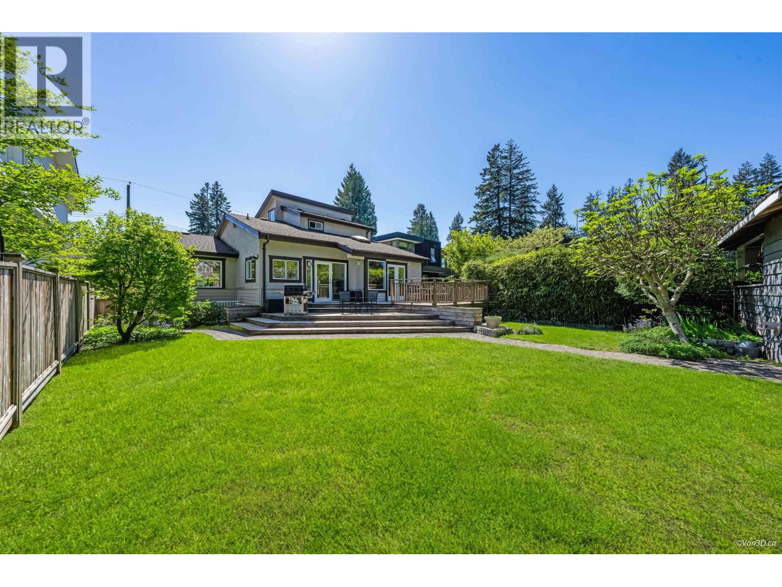 1140 W 20th Street, North Vancouver, British Columbia  V7P 2B7 - Photo 1 - R3128560