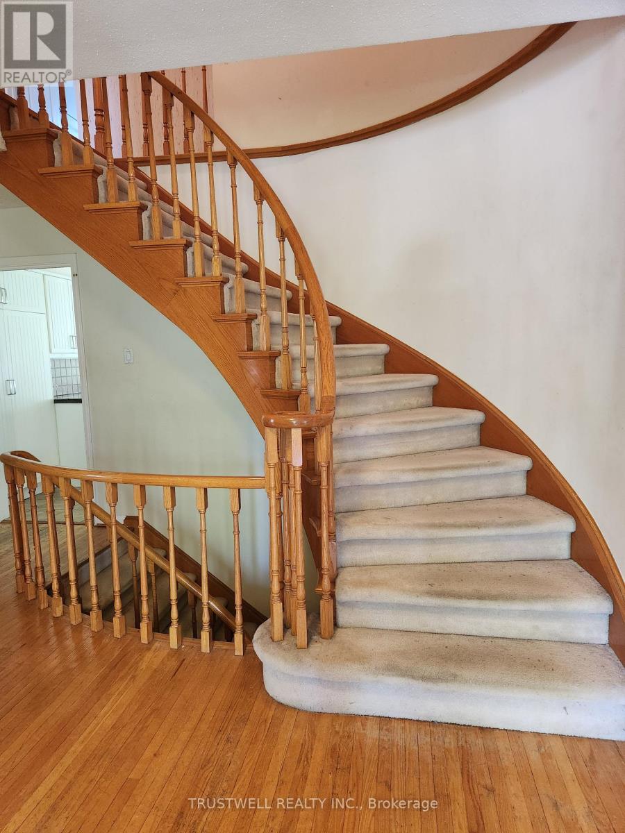 28 Robinter Drive, Toronto, Ontario  M2M 3R2 - Photo 3 - C13216098