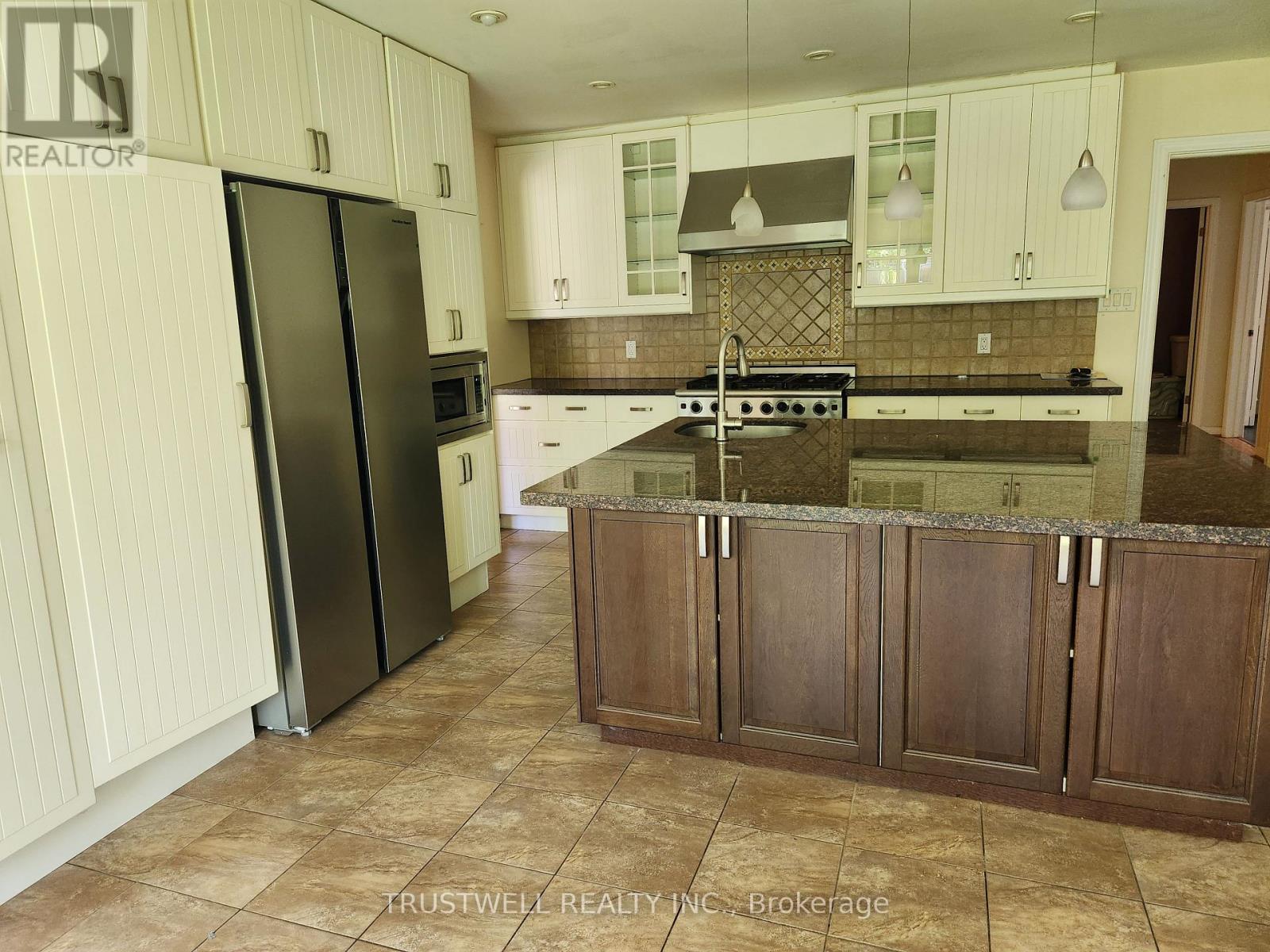 28 Robinter Drive, Toronto, Ontario  M2M 3R2 - Photo 4 - C13216098