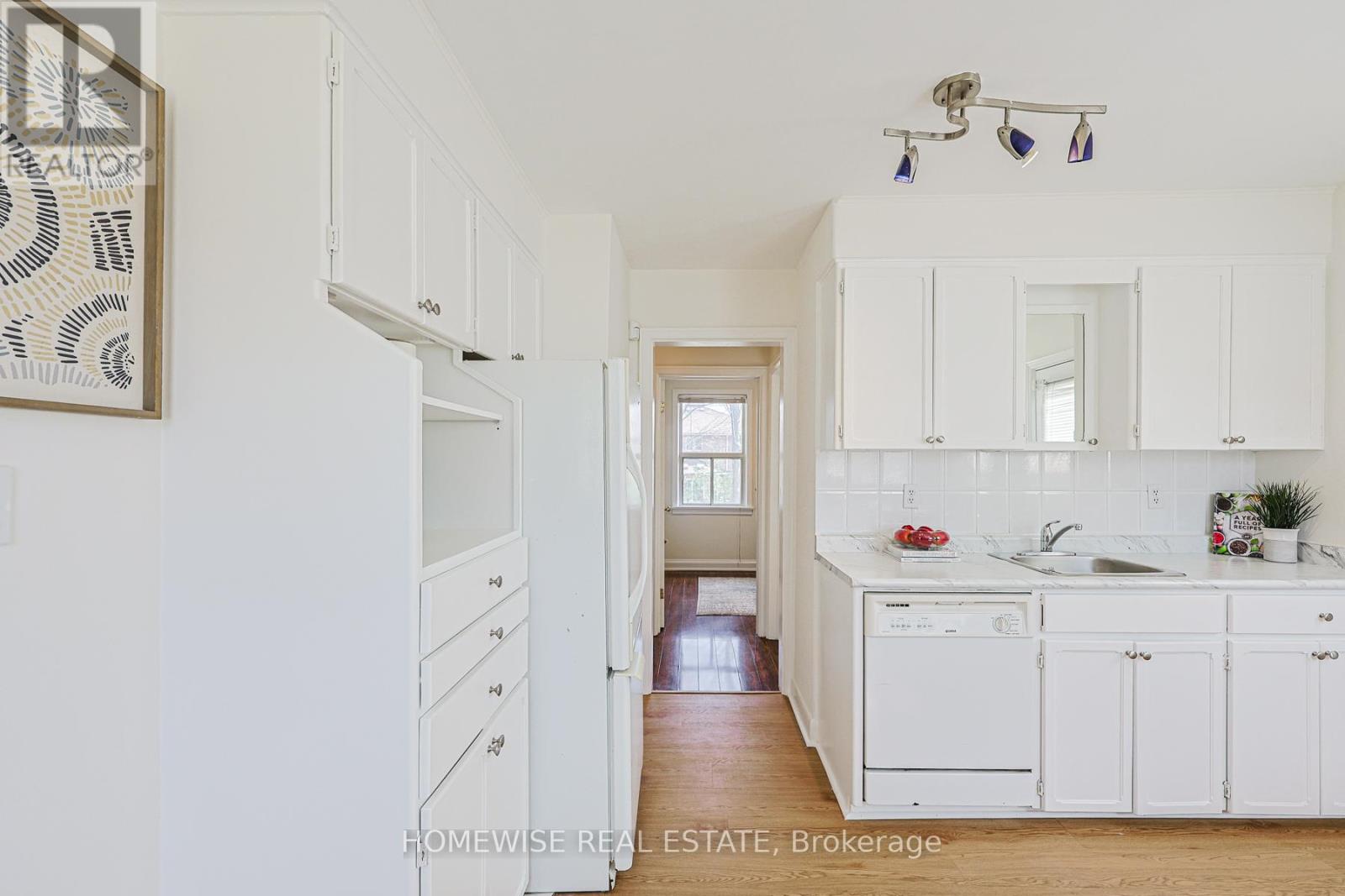 159 Alfred Avenue, Toronto, Ontario  M2N 3J3 - Photo 3 - C13216238