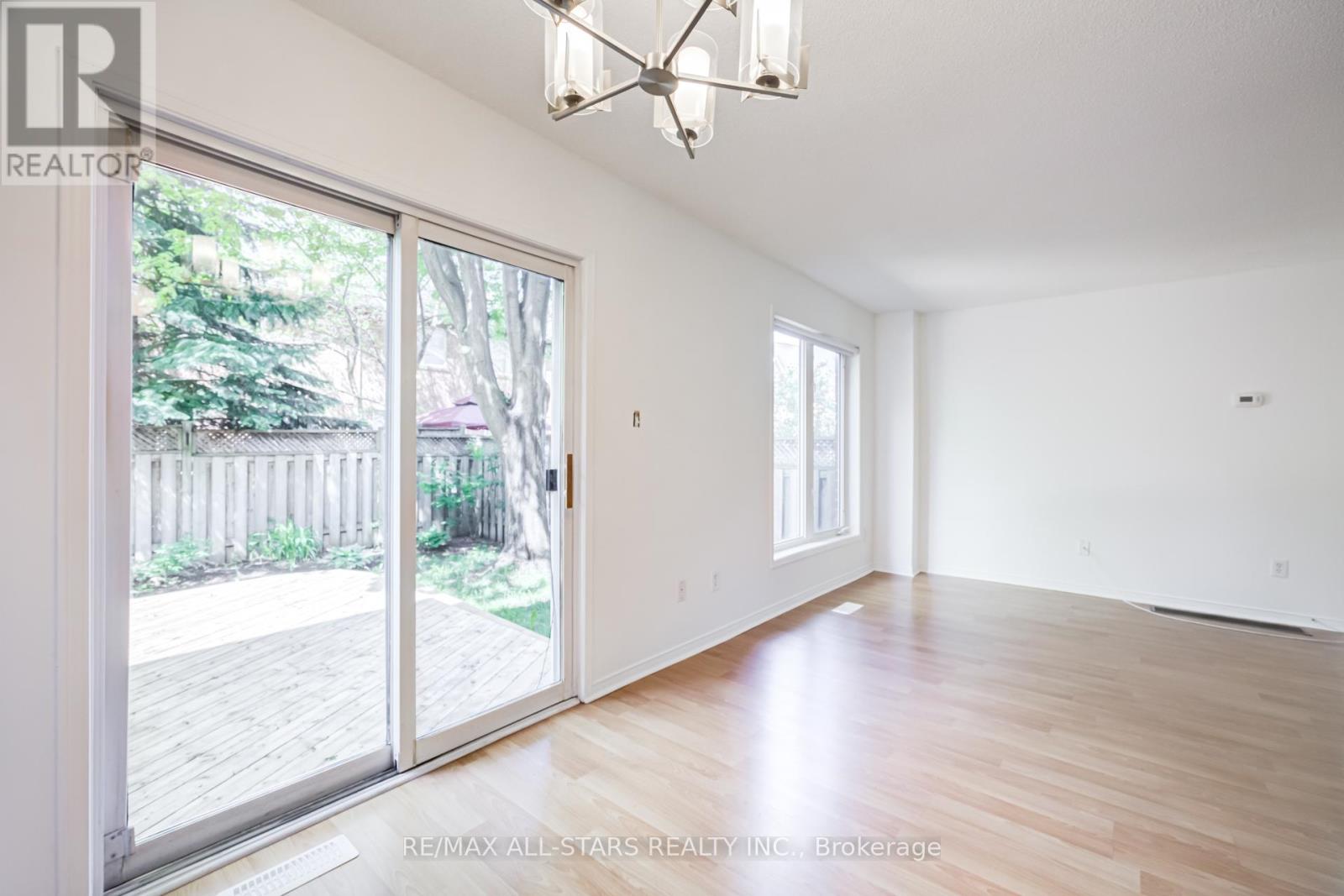51 Playfair Road, Whitby, Ontario  L1N 9S6 - Photo 14 - E13216052