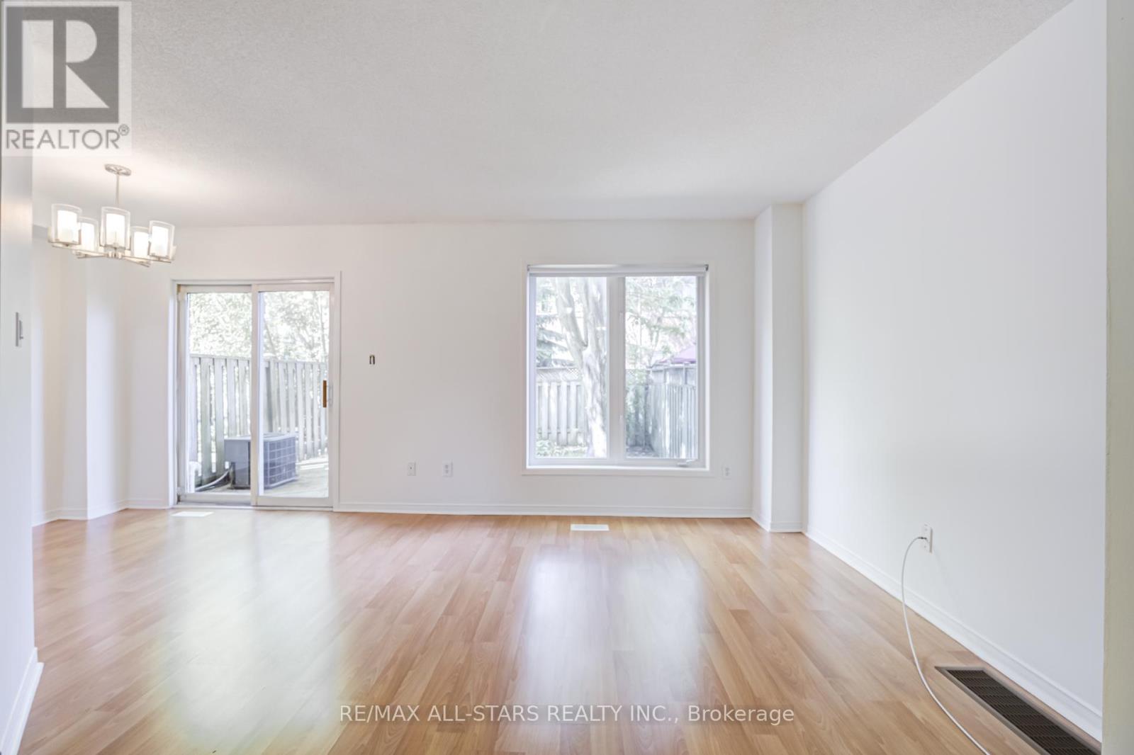 51 Playfair Road, Whitby, Ontario  L1N 9S6 - Photo 15 - E13216052