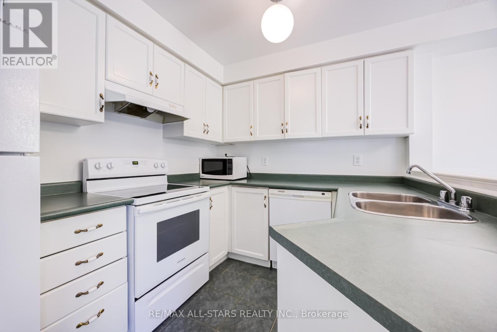 51 Playfair Road, Whitby, Ontario  L1N 9S6 - Photo 16 - E13216052