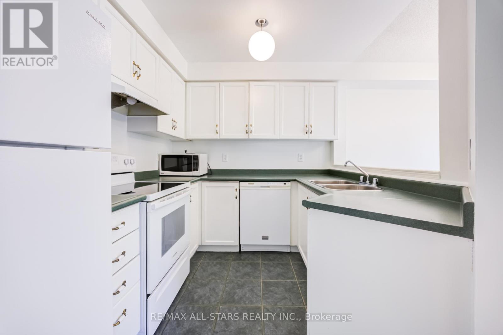51 Playfair Road, Whitby, Ontario  L1N 9S6 - Photo 17 - E13216052