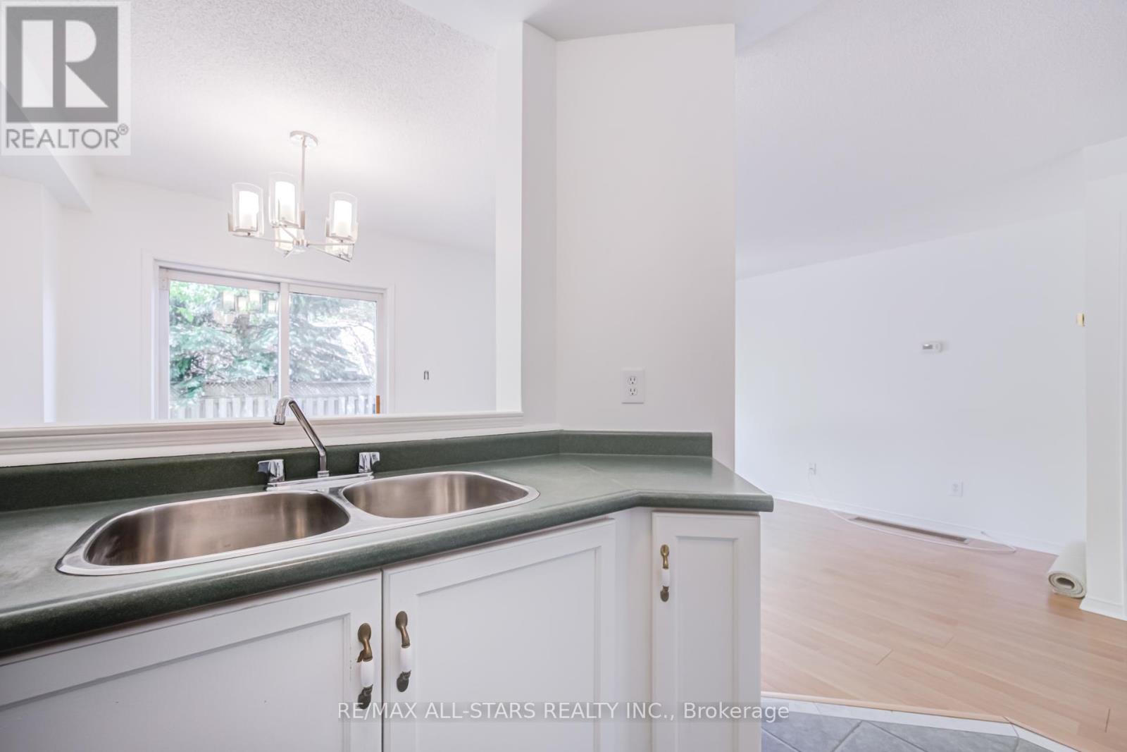 51 Playfair Road, Whitby, Ontario  L1N 9S6 - Photo 19 - E13216052
